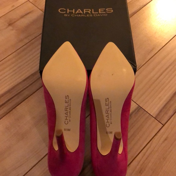 Charles by Charles David suede pump. Fuchsia. 6.5 - Picture 4 of 5